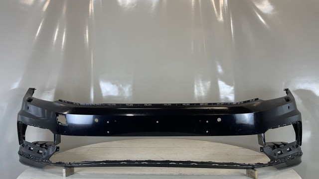 VW Passat B8  R-Line  2014- бампер передний 3G0807221D