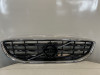 Volvo V40 2013-- решетка передняя 31283762
