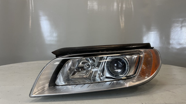 Volvo V70 2007-2012 фара передняя левая xenon (Dinamic) 31353532