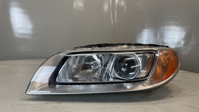 Volvo V70 2007-2012  Lukturis kreisais xenons (adaptivs) 31353532