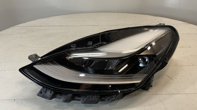 Tesla Model 3  2021-2024 Фара  левая 151495200D